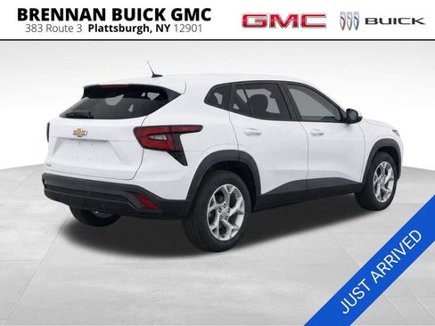 Certified 2024 Chevrolet Trax LS w/ LS Convenience Package FWD image 5