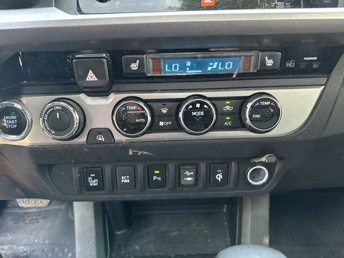 Used 2017 Toyota Tacoma Limited image 22