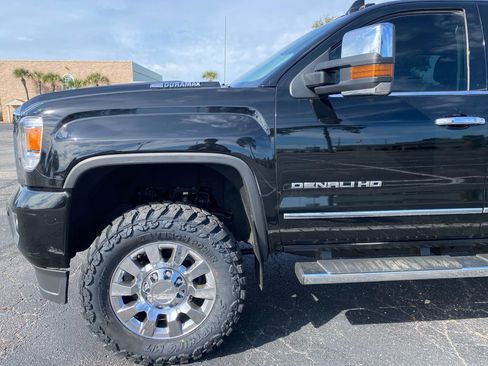 Used 2017 GMC Sierra 2500 Denali w/ Duramax Plus Package image 5