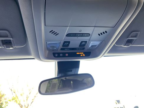 Used 2023 Chevrolet Equinox Premier image 30