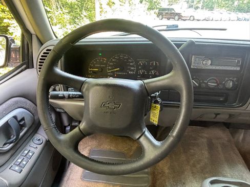 Used 1999 Chevrolet Suburban 2WD w/ Preferred Equipment Group 3 image 28