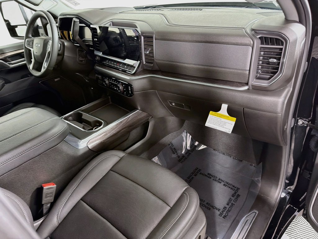 Used 2025 Chevrolet Silverado 3500 LTZ w/ LTZ Plus Package AWD/4WD image 31