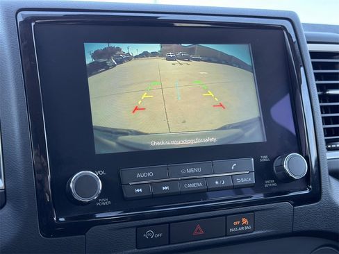 Used 2024 Nissan Frontier SV image 18