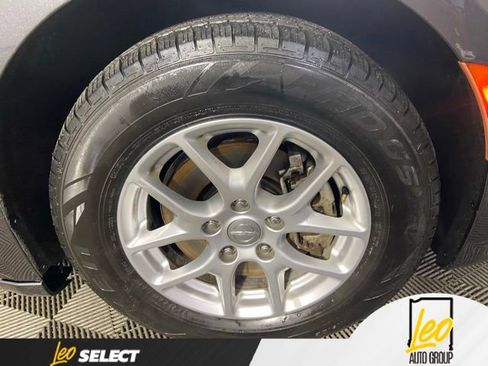 Used 2023 Chrysler Pacifica Touring-L FWD image 32