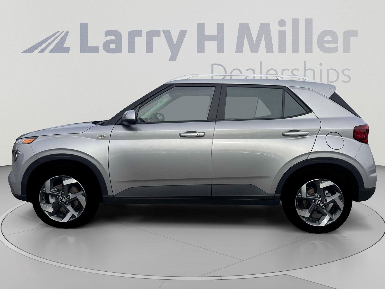 Used 2026 Hyundai Venue SEL FWD image 3