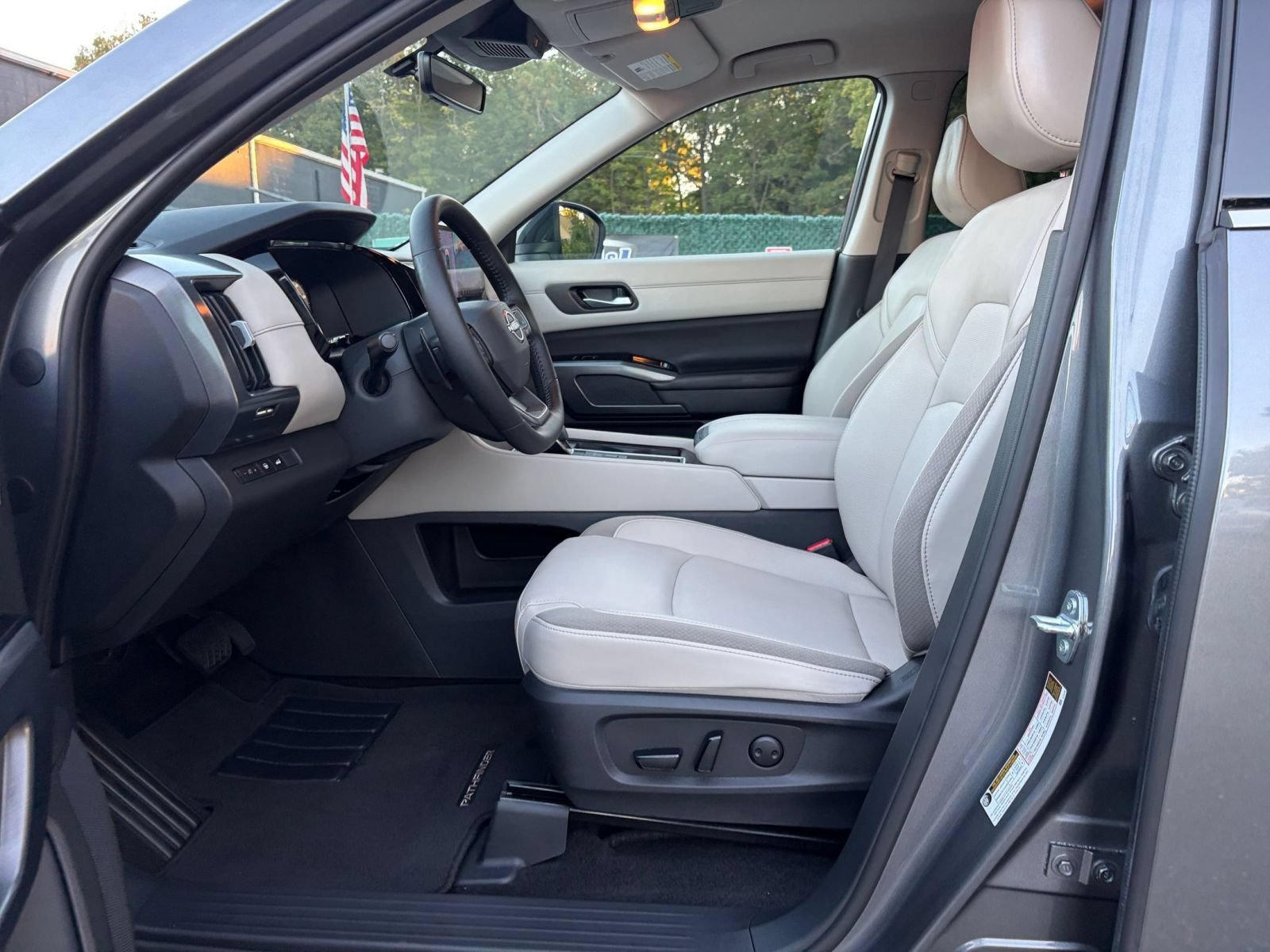 Used 2026 Nissan Pathfinder SL FWD image 28