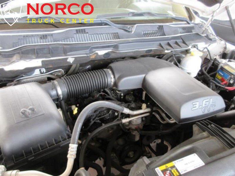 Used 2018 RAM 1500 Tradesman w/ Chrome Appearance Group RWD image 19
