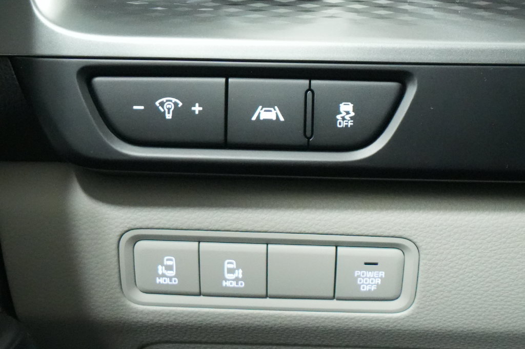 Used 2022 Kia Carnival LX FWD image 39