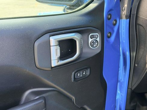 Used 2023 Jeep Gladiator Mojave image 18