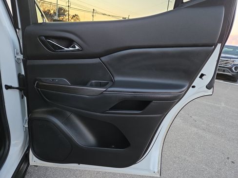 Used 2019 GMC Acadia SLT image 30