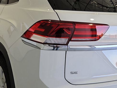 Certified 2023 Volkswagen Atlas Cross Sport SE image 6