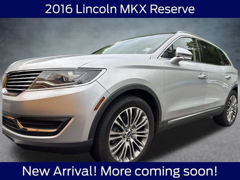 Used 2016 Lincoln MKX Reserve w/ Climate Package FWD image 2