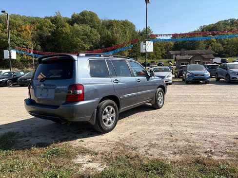 Used 2004 Toyota Highlander 2WD V6 w/ Appearance Pkg image 2