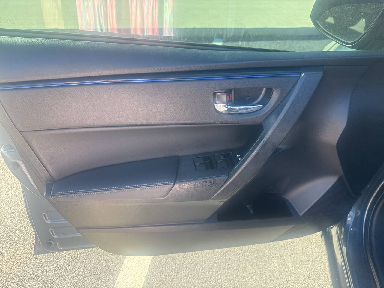 Used 2017 Toyota Corolla SE w/ Carpet Mat Package (TMS) FWD image 17