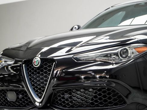 Used 2022 Alfa Romeo Giulia Ti image 2