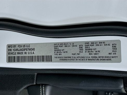 Used 2023 Jeep Grand Cherokee L Laredo image 12