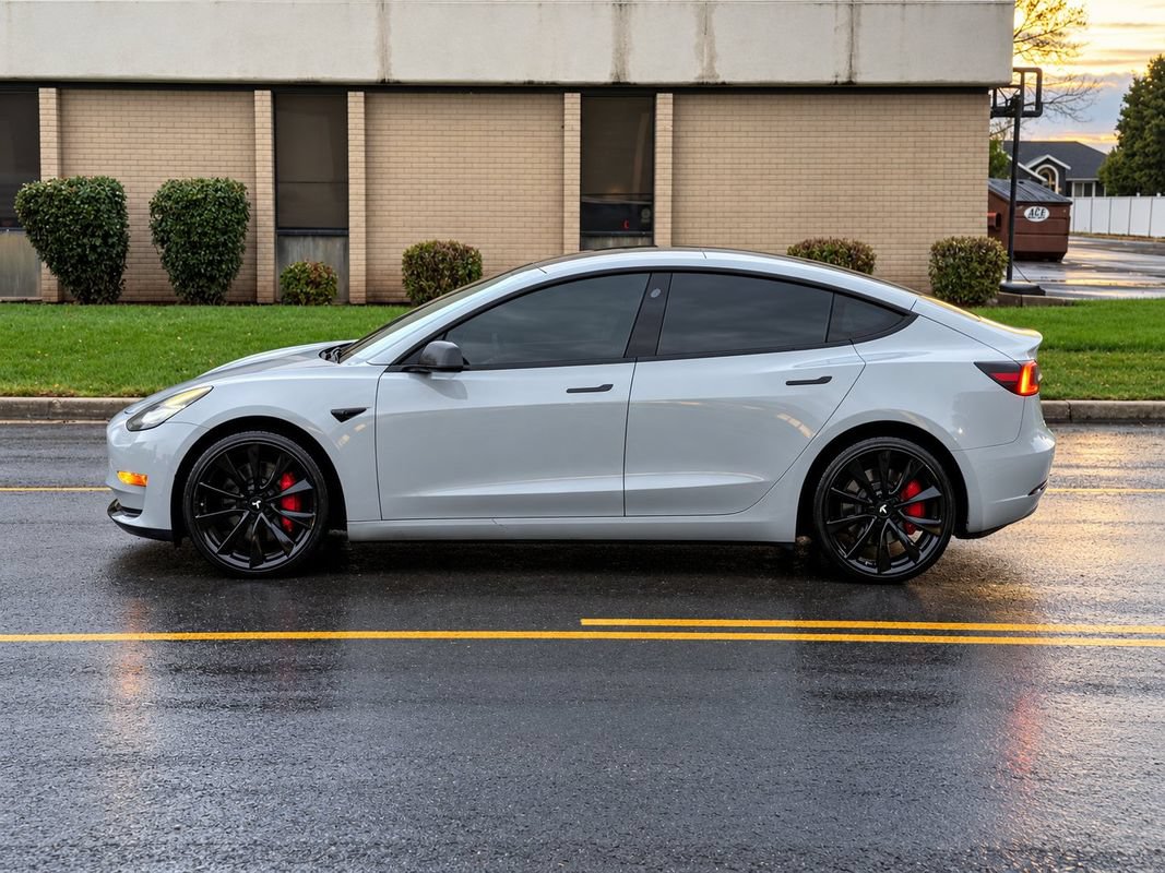 Used 2018 Tesla Model 3 Long Range AWD/4WD image 2