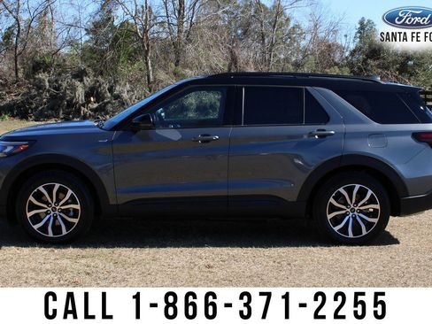 Used 2025 Ford Explorer ST-Line w/ Premium Package RWD image 5