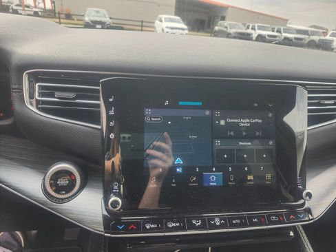 Used 2024 Jeep Wagoneer Series II w/ Flexible Seating Group image 12