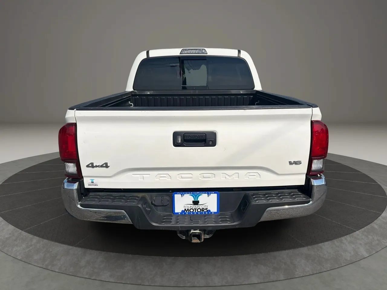 Used 2019 Toyota Tacoma SR5 AWD/4WD image 4