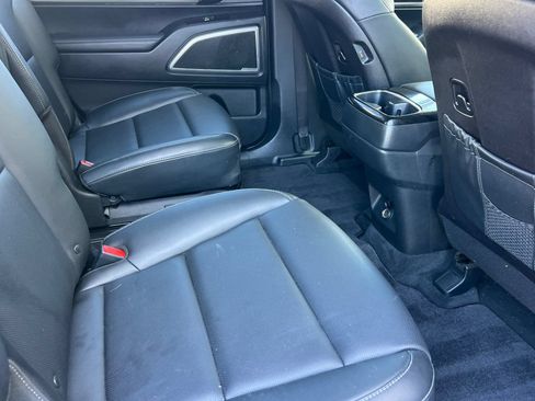 Used 2024 Kia Telluride S FWD image 18