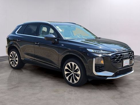 New 2026 Audi Q3 quattro 2.0T AWD/4WD image 2