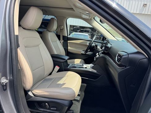 Used 2021 Ford Explorer Limited w/ Equipment Group 301A RWD image 19