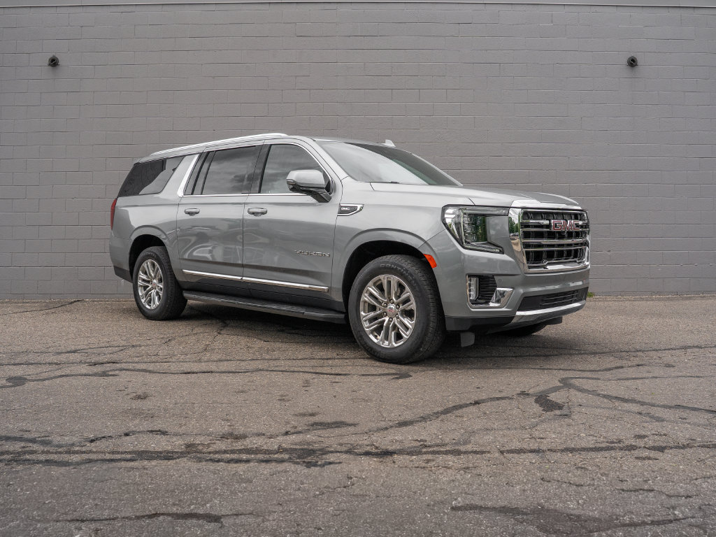 Used 2023 GMC Yukon XL SLT w/ SLT Premium Package AWD/4WD image 9