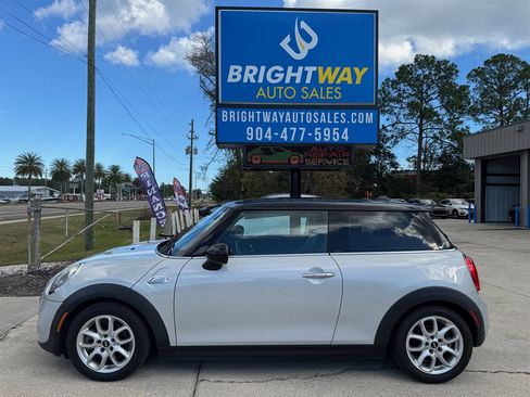 Used 2018 MINI Cooper S image 2
