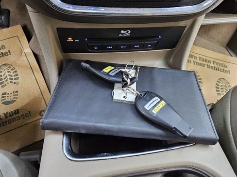Used 2013 Chrysler Town & Country Limited w/ Luxury Group FWD image 39