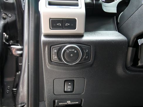 Used 2017 Ford F250 Lariat w/ Lariat Value Package AWD/4WD image 24