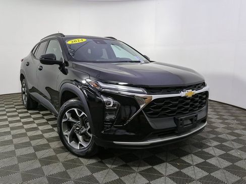Used 2024 Chevrolet Trax LT w/ Driver Confidence Package image 3