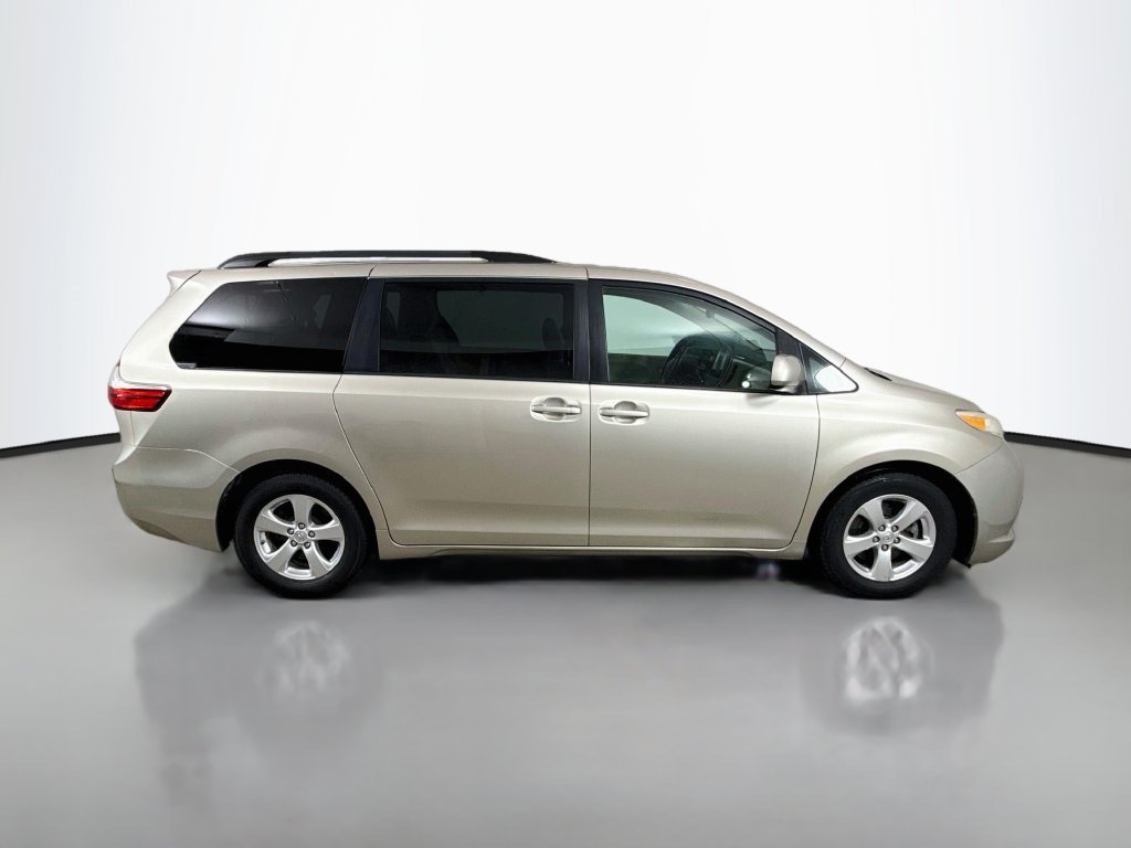 Used 2017 Toyota Sienna LE FWD image 8