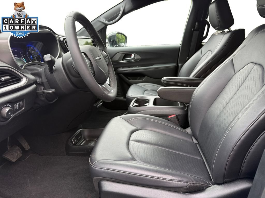 Used 2025 Chrysler Pacifica Select FWD image 9