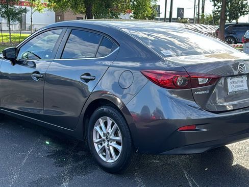 Used 2018 MAZDA MAZDA3 Sport w/ Preferred Equipment Package FWD image 5