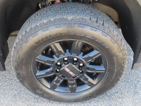 Used 2024 GMC Sierra 2500 AT4 w/ AT4 Premium Plus Package image 14