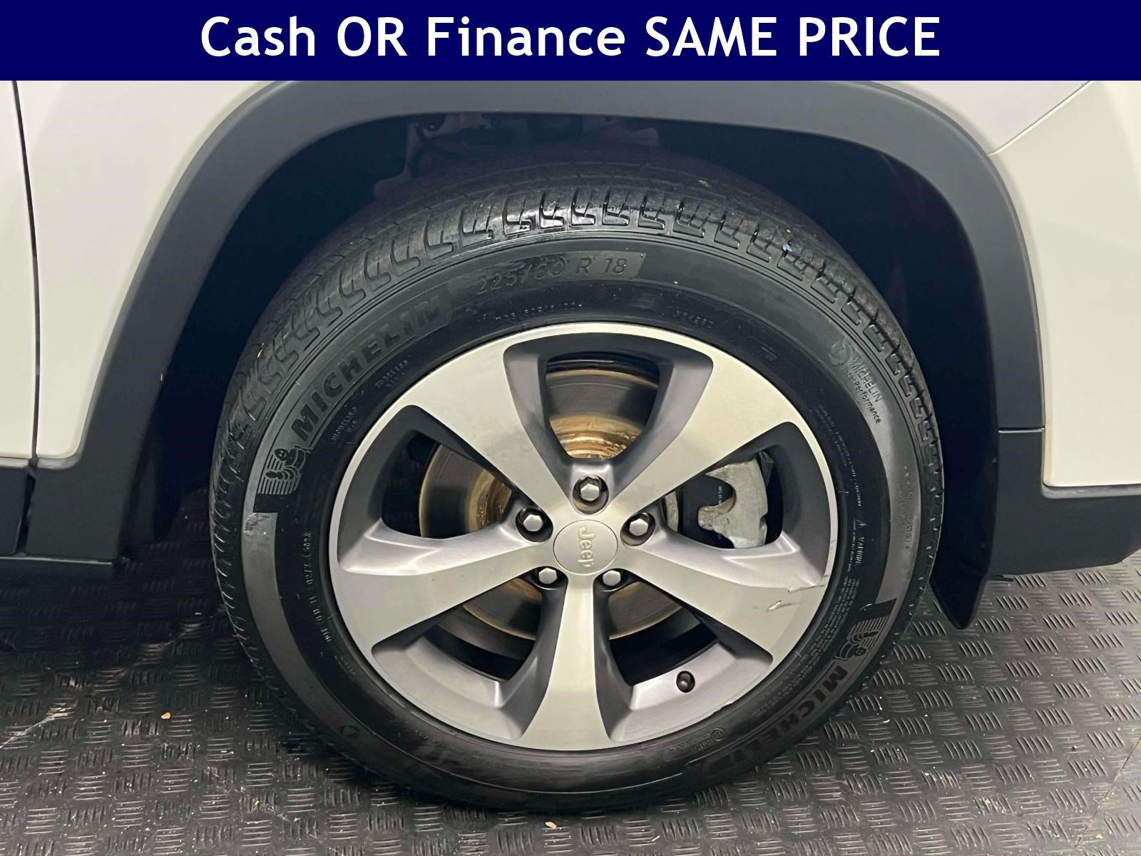 Used 2022 Jeep Cherokee Limited AWD/4WD image 3