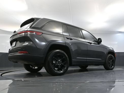 Used 2024 Jeep Grand Cherokee Altitude AWD/4WD image 53