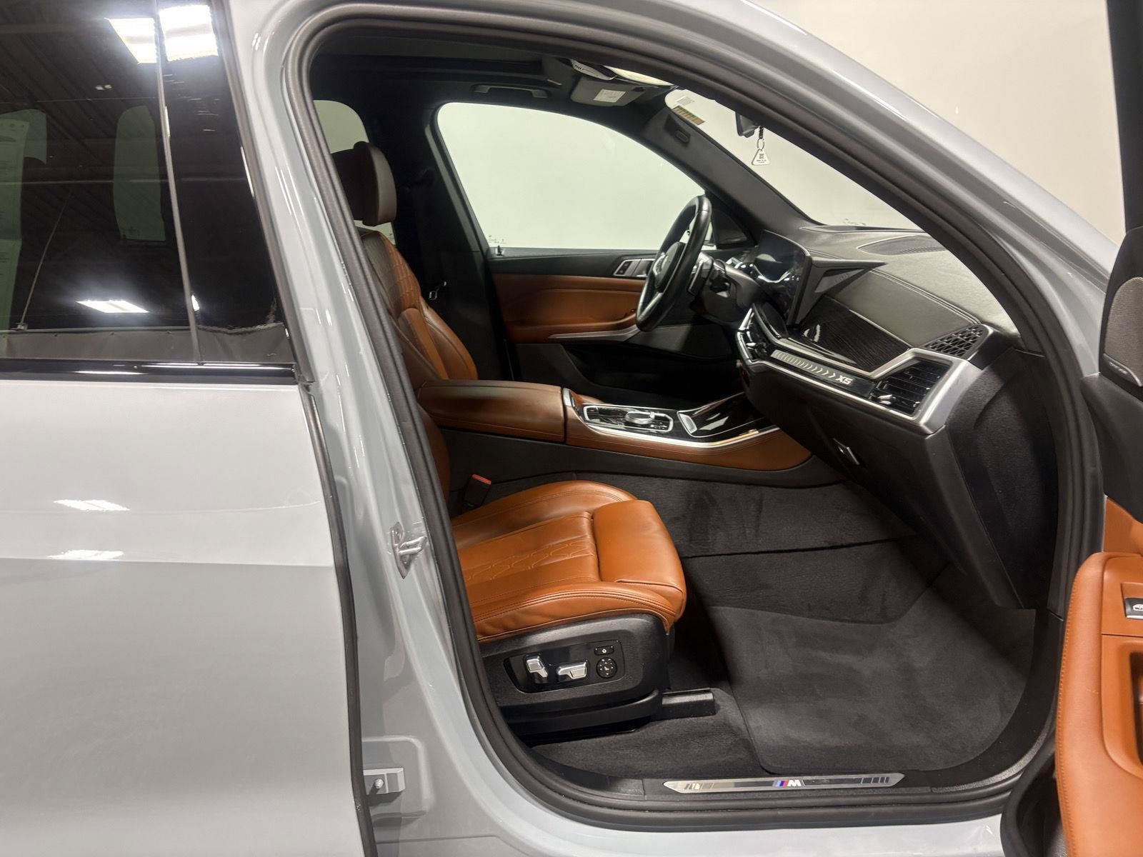 Used 2024 BMW X5 xDrive40i w/ M Sport Package AWD/4WD image 12
