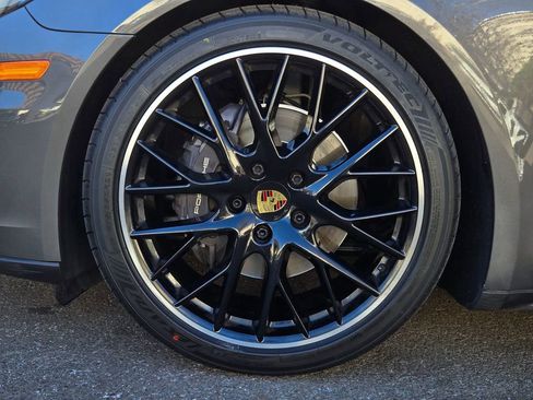 Used 2018 Porsche Panamera 4 image 9