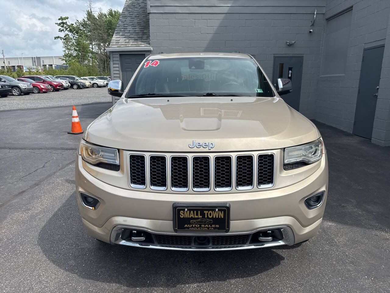 Used 2014 Jeep Grand Cherokee Overland w/ Advanced Technology Group AWD/4WD image 2