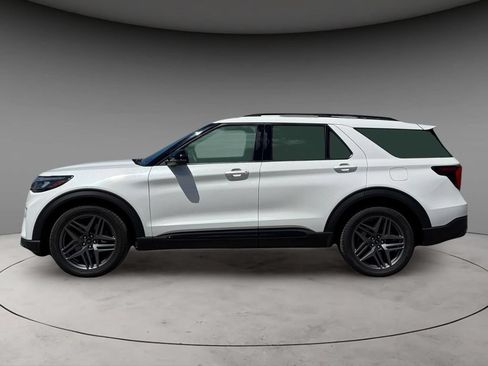 Used 2025 Ford Explorer ST AWD/4WD image 2