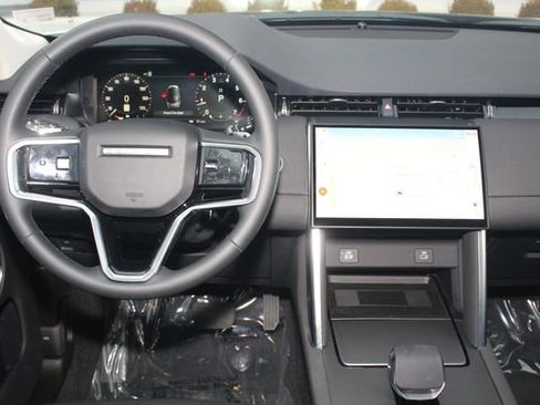 Used 2025 Land Rover Discovery Sport S image 4