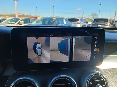 Used 2021 Mercedes-Benz GLC 300 4MATIC image 37