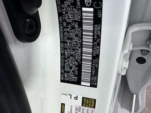 Used 2023 Toyota Corolla SE image 29