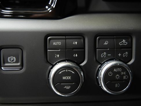 New 2026 GMC Sierra 2500 AT4 w/ AT4 Premium Plus Package AWD/4WD image 31