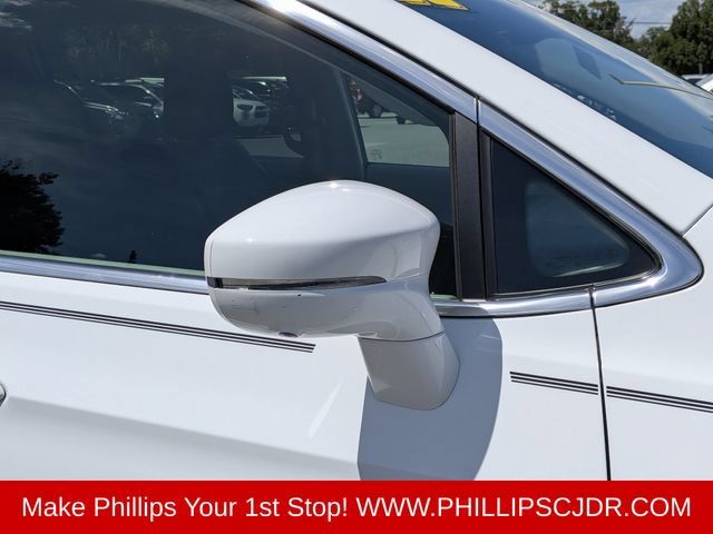 Certified 2022 Chrysler Pacifica Touring-L w/ Uconnect Theater Family Group FWD image 11