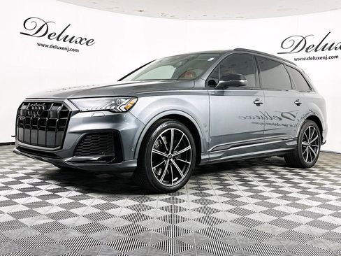 Used 2020 Audi SQ7 Premium Plus w/ Driver Assistance Package image 3