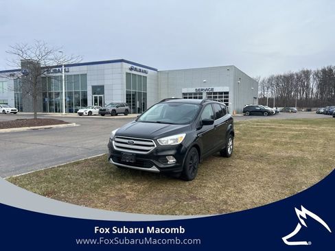 Used 2018 Ford Escape SE image 1