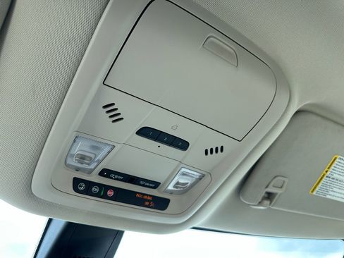 Used 2024 Buick Enclave Essence image 21